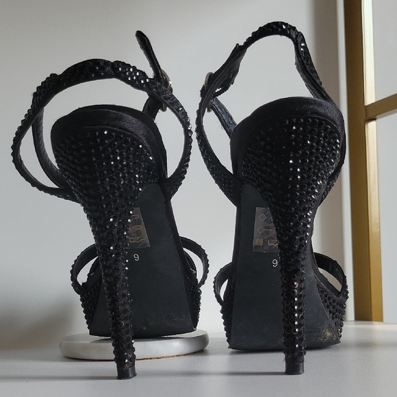 Elegant Black Strappy Heels - Picture 2 of 6